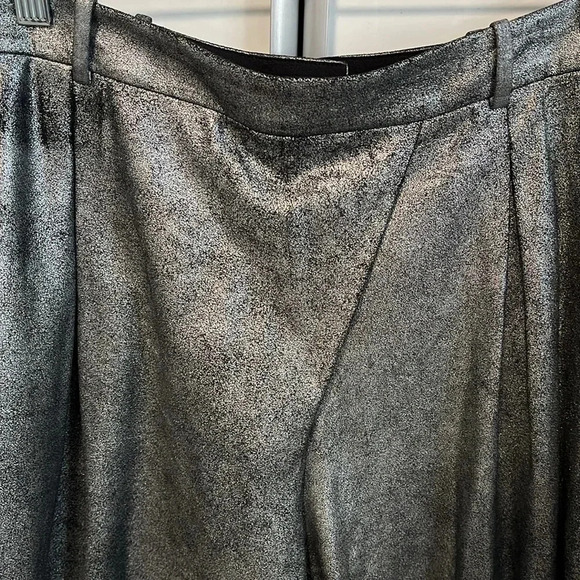 HALSTON HERITAGE Black Metallic Silver Genuine Leather Shorts, Size 8 - Picture 3 of 11